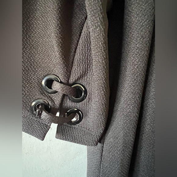 Beautiful Dana Buchman blazer. - Picture 7 of 8